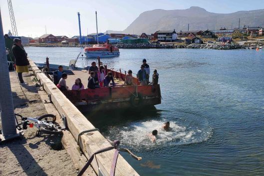 20190828-35NanortalikGreenlandkidsSwimmingSmaller