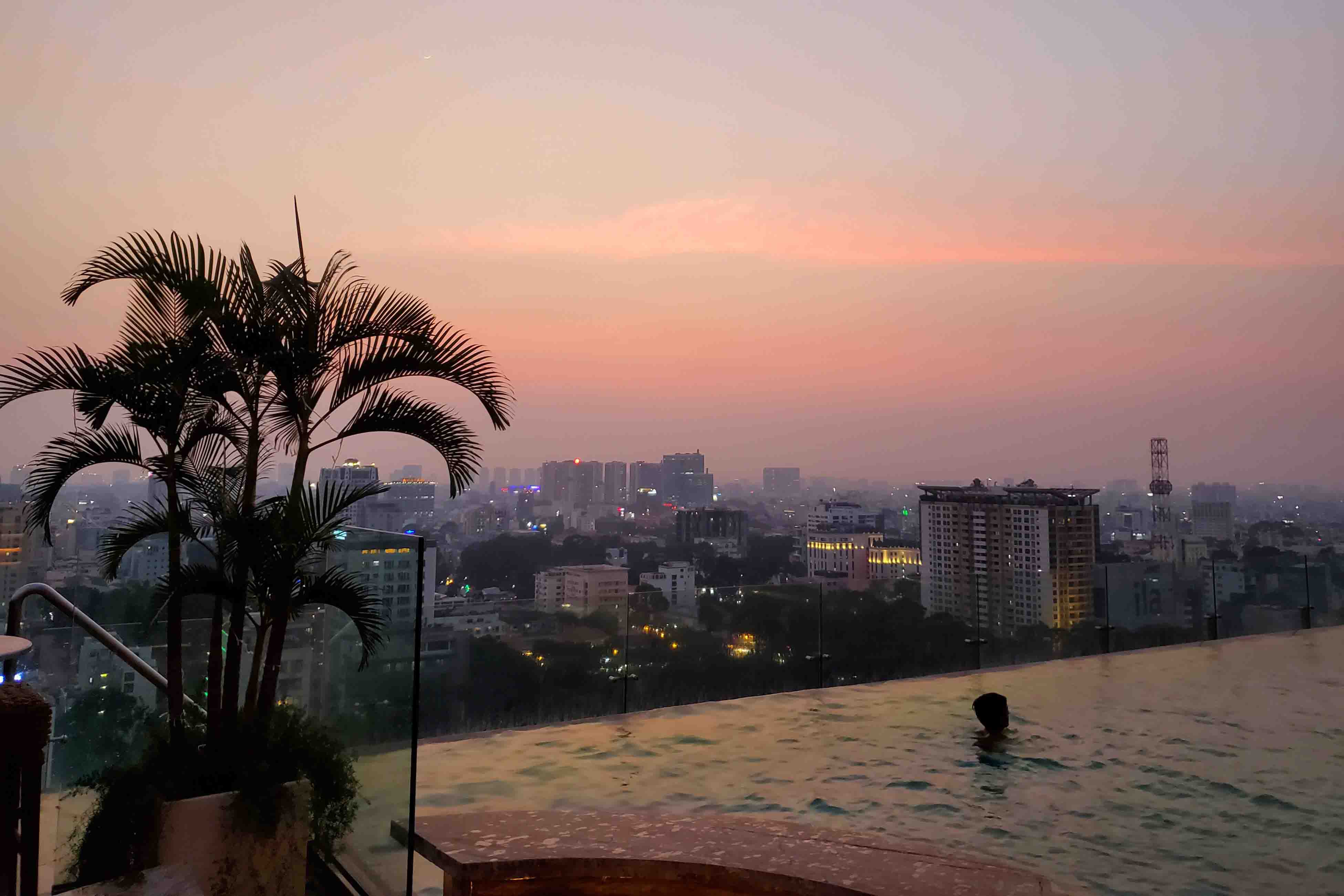 20191228-05SaigonHoteldesArtsRooftopBar