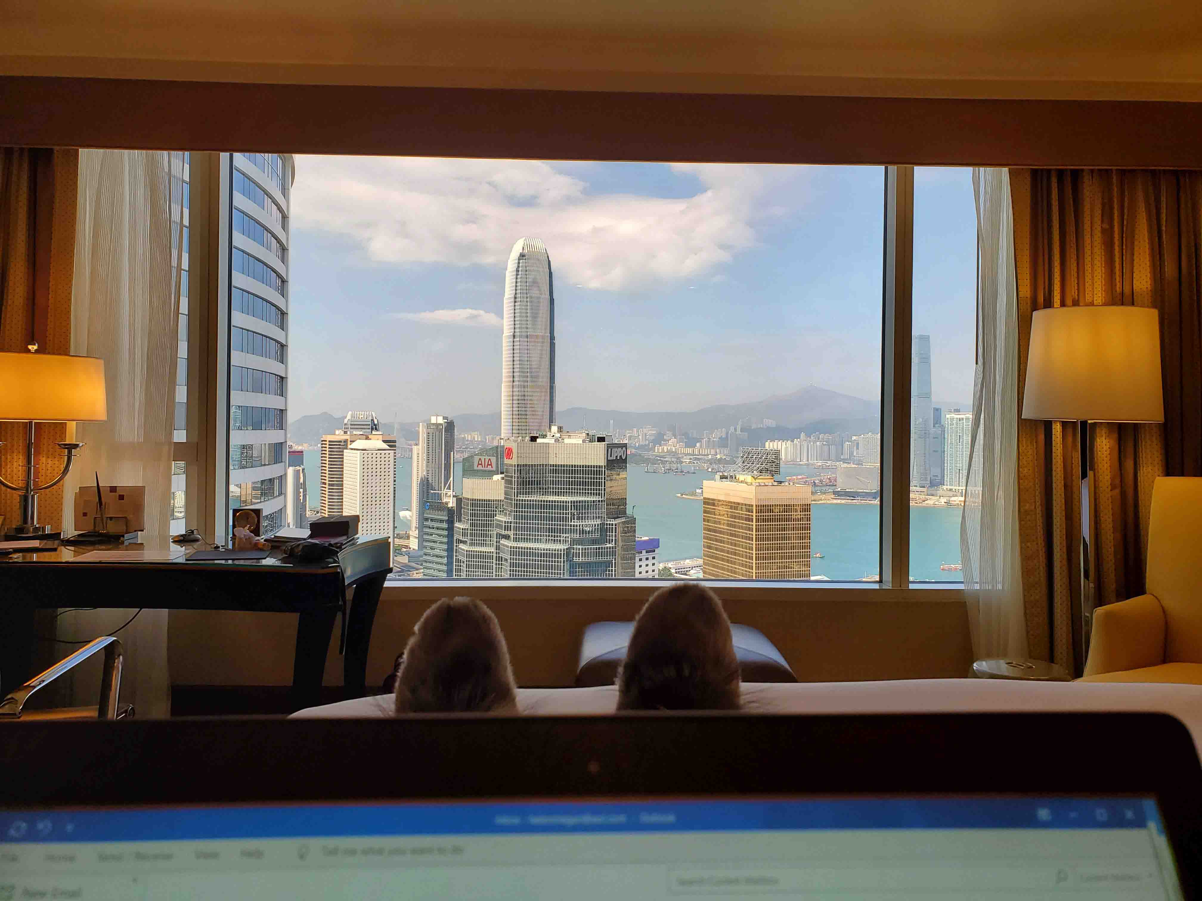 20200108-01HongKongConradFeetUp